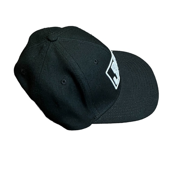 Bud Light SnapBack Baseball Hat OS Black - Picture 2 of 4